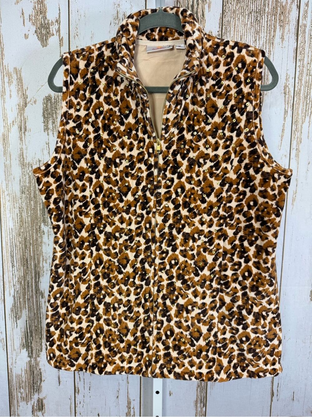 Quacker Factory, Leopard Print Sequin Vest. No pockets. Size Large. New cond!